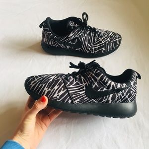 Nike Roshe One sneakers